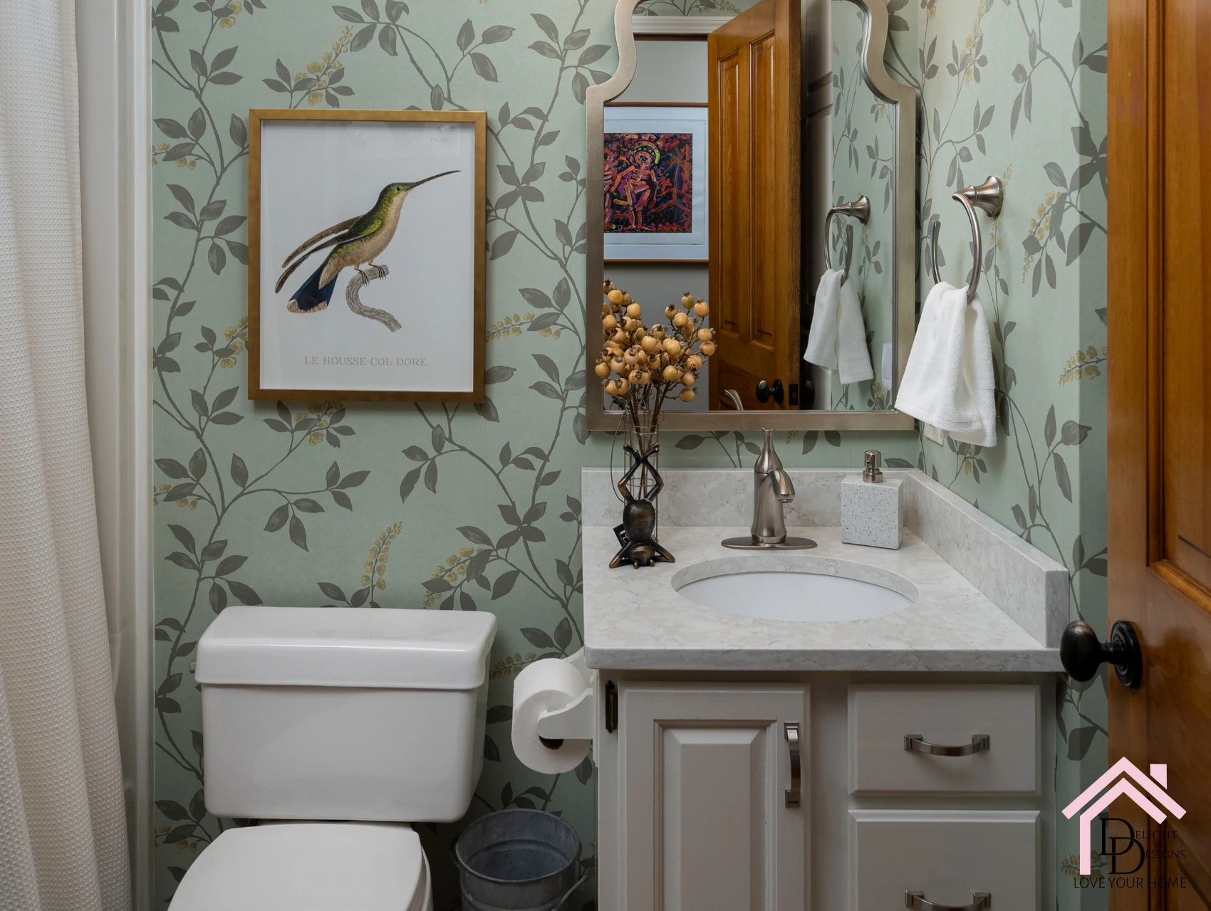 a bathroom with a toilet, sink and mirror.
